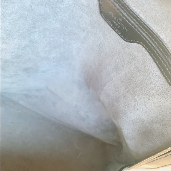 Louis Vuitton Gobelins Backpack - Picture 6 of 9